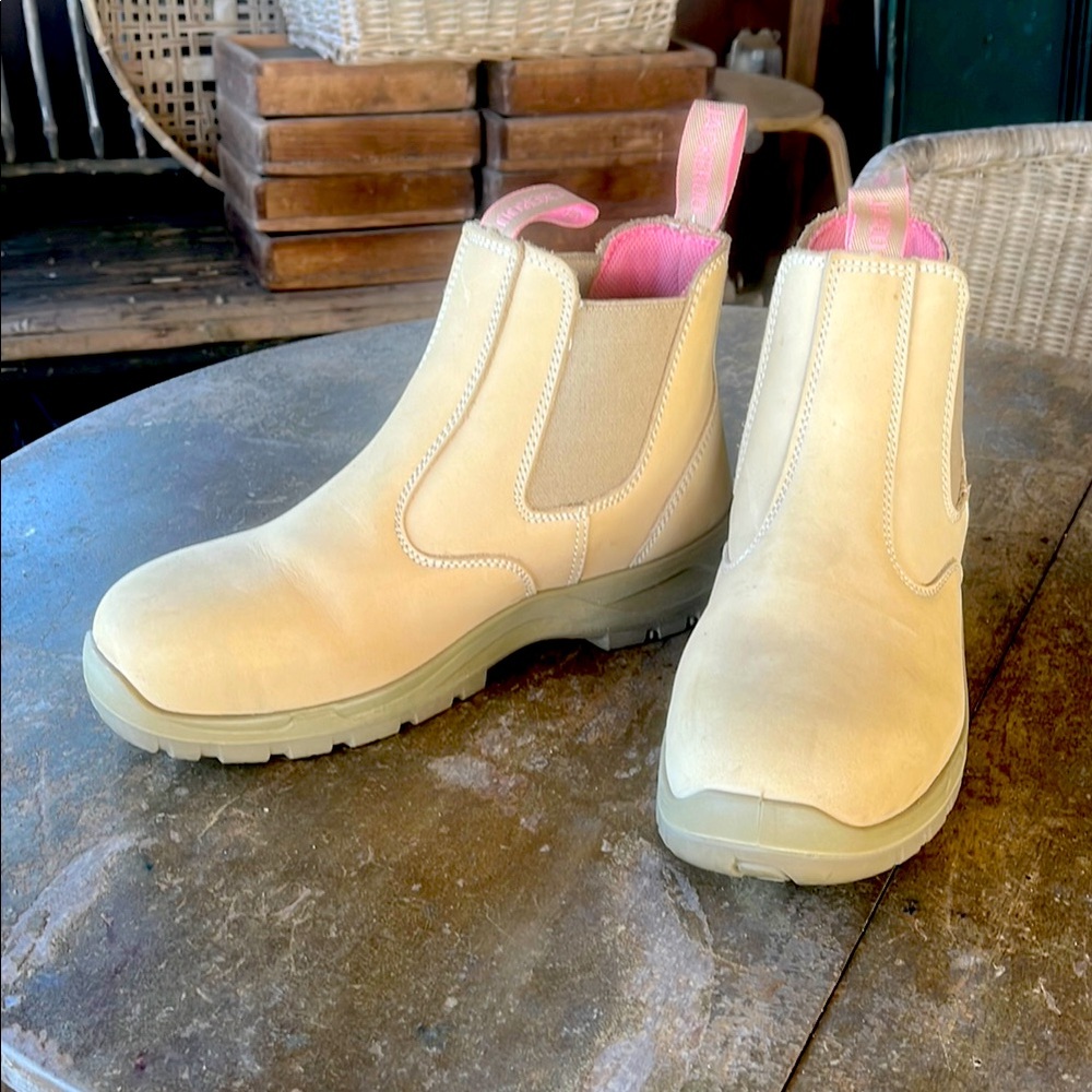 Jackeroo Athena Steel Cap Beige Ankle Boots size 10
